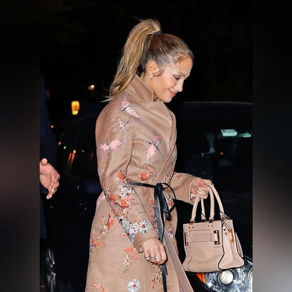 Valentino Garavani Leather Handbag with Gold Accents - Picture 5 of 17